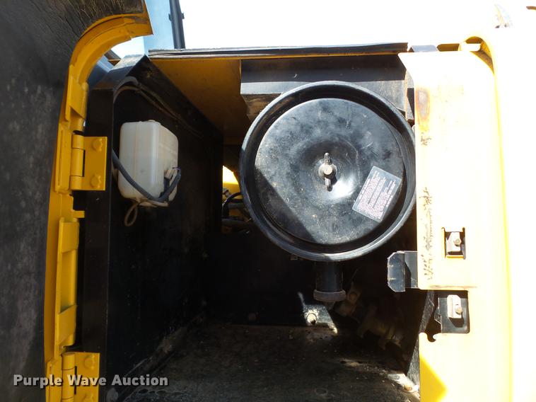 image for item CD9584 2005 John Deere 200C LC excavator