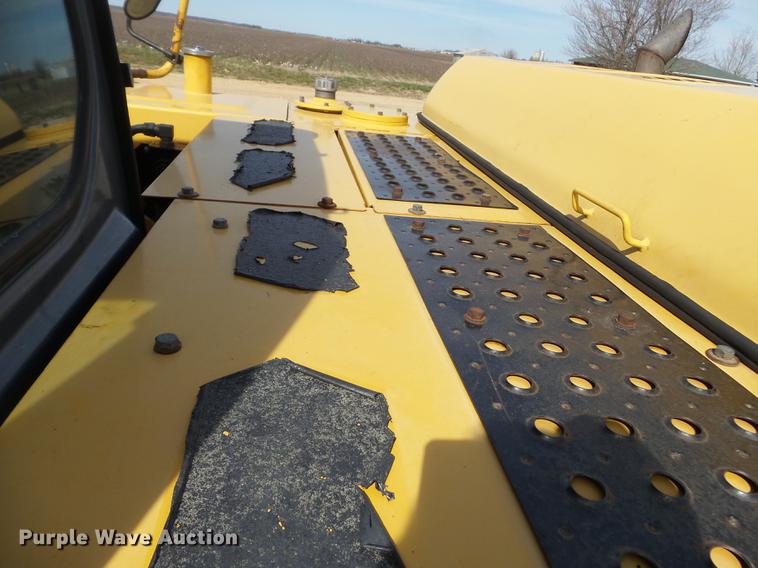 image for item CD9584 2005 John Deere 200C LC excavator