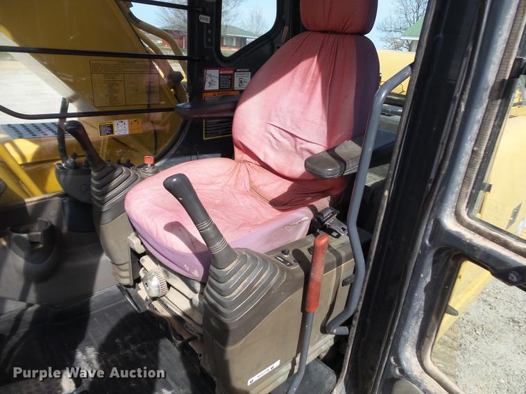 image for item CD9584 2005 John Deere 200C LC excavator