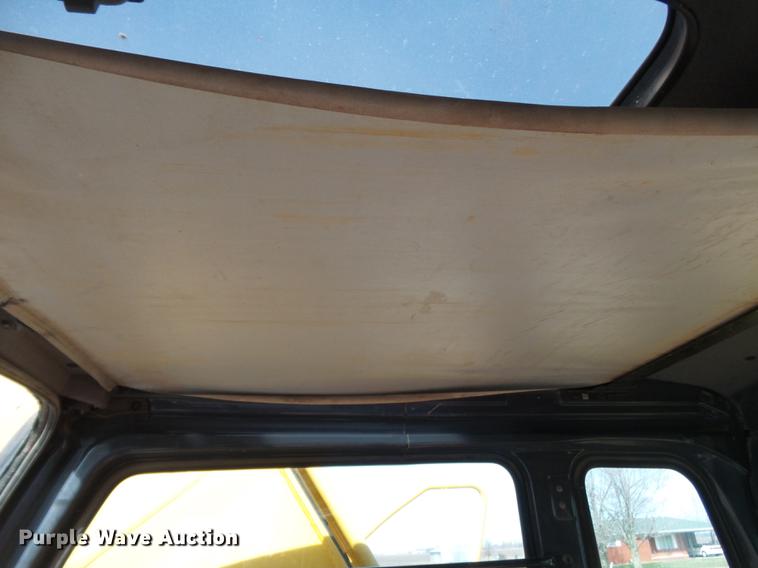 image for item CD9584 2005 John Deere 200C LC excavator