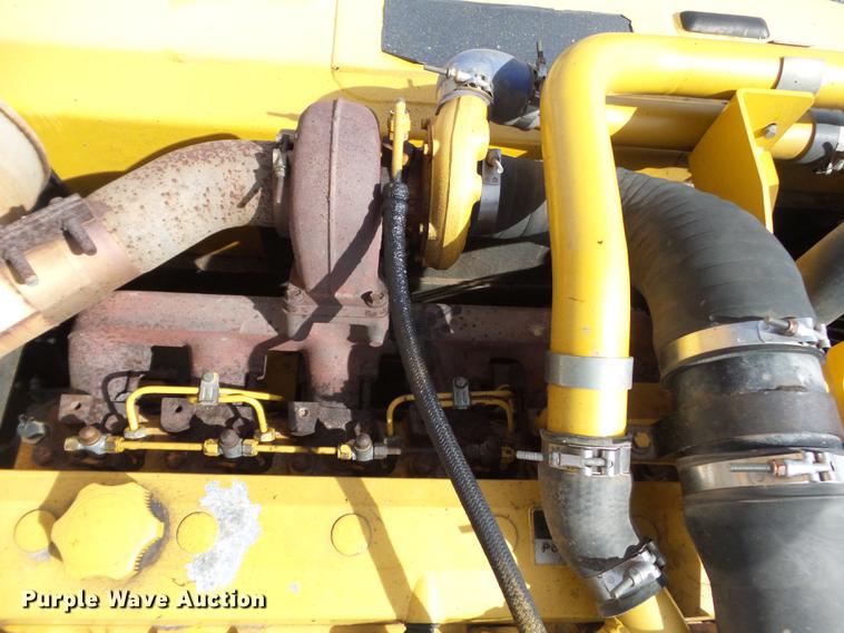 image for item CD9584 2005 John Deere 200C LC excavator