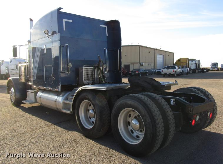 image for item DB6784 2007 Peterbilt 379 semi truck