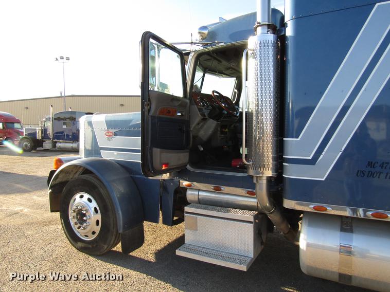 image for item DB6784 2007 Peterbilt 379 semi truck