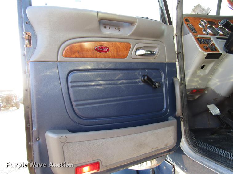 image for item DB6784 2007 Peterbilt 379 semi truck