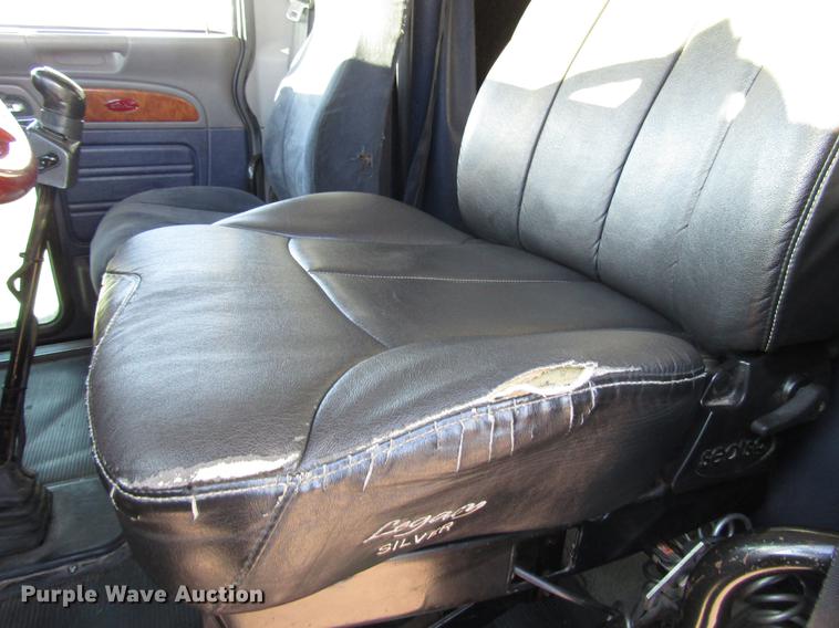 image for item DB6784 2007 Peterbilt 379 semi truck