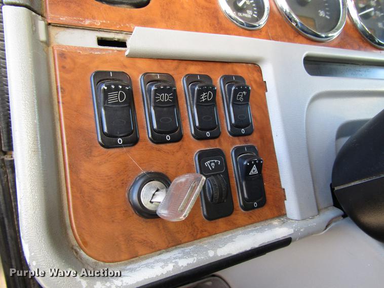 image for item DB6784 2007 Peterbilt 379 semi truck