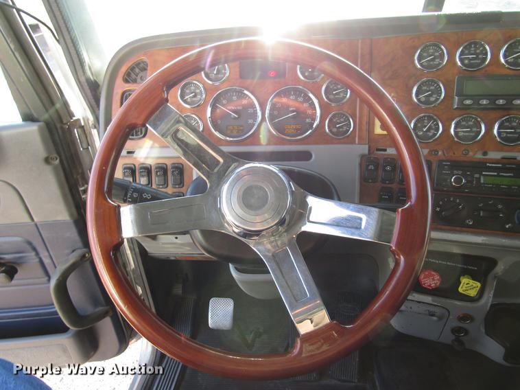 image for item DB6784 2007 Peterbilt 379 semi truck