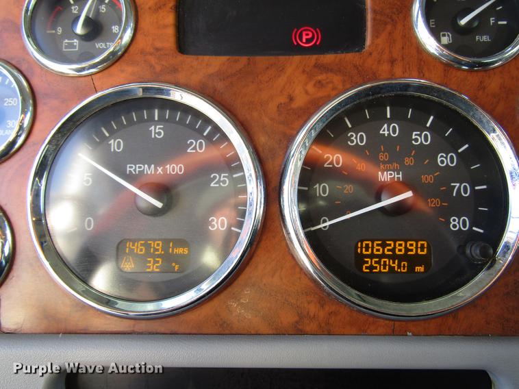 image for item DB6784 2007 Peterbilt 379 semi truck