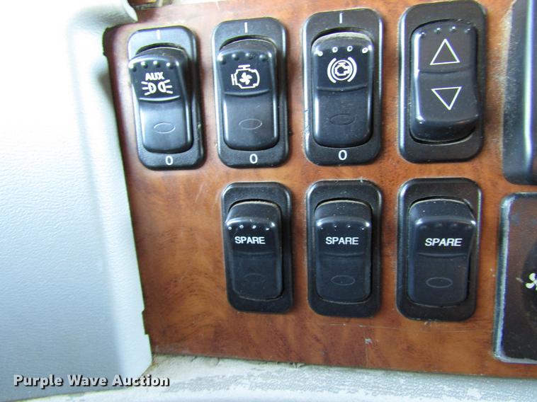 image for item DB6784 2007 Peterbilt 379 semi truck