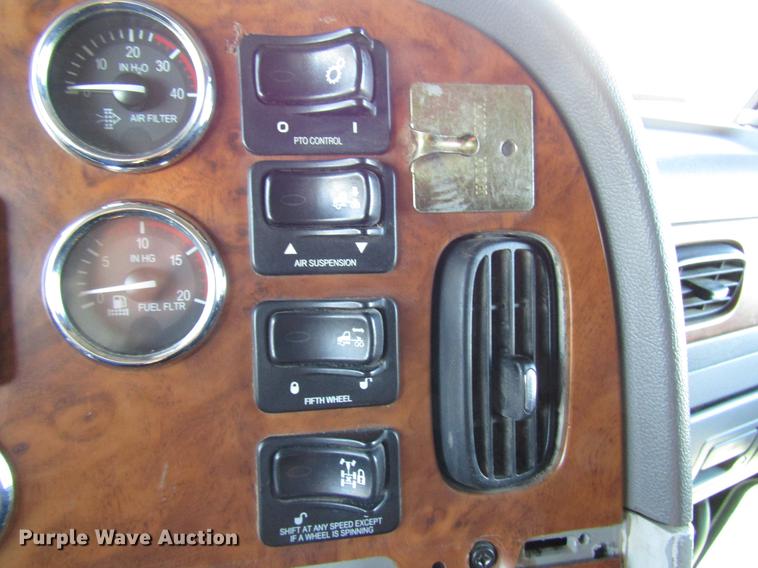 image for item DB6784 2007 Peterbilt 379 semi truck