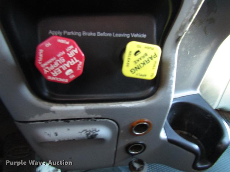 image for item DB6784 2007 Peterbilt 379 semi truck