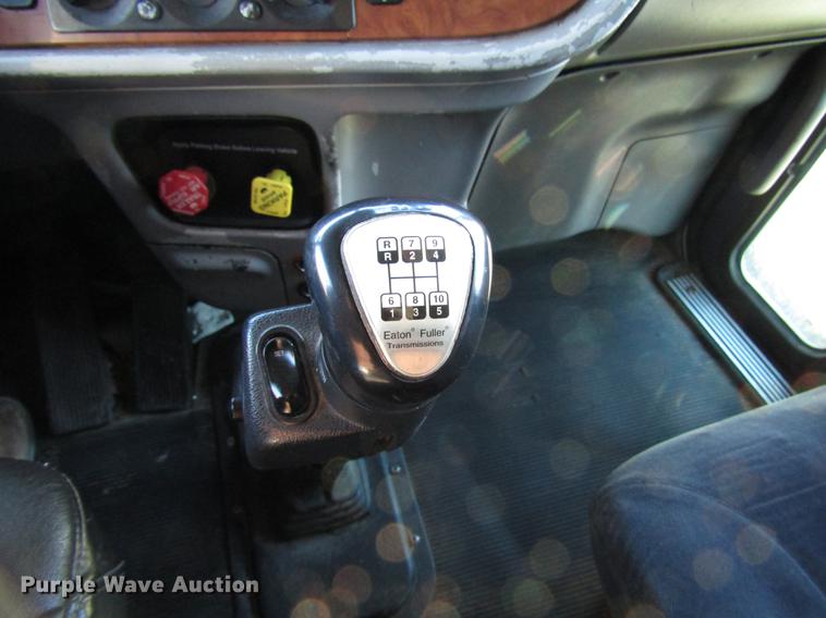 image for item DB6784 2007 Peterbilt 379 semi truck