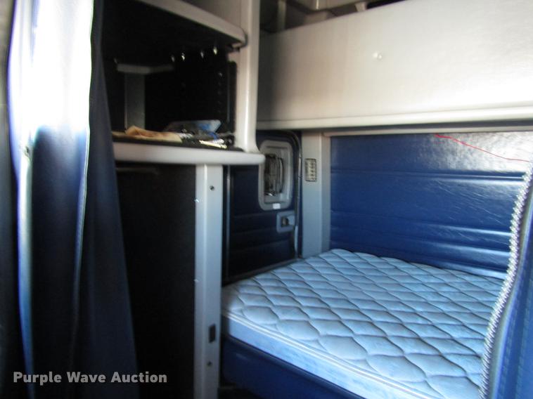 image for item DB6784 2007 Peterbilt 379 semi truck