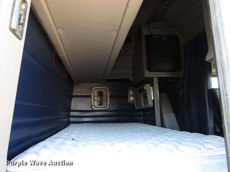 image for item DB6784 2007 Peterbilt 379 semi truck