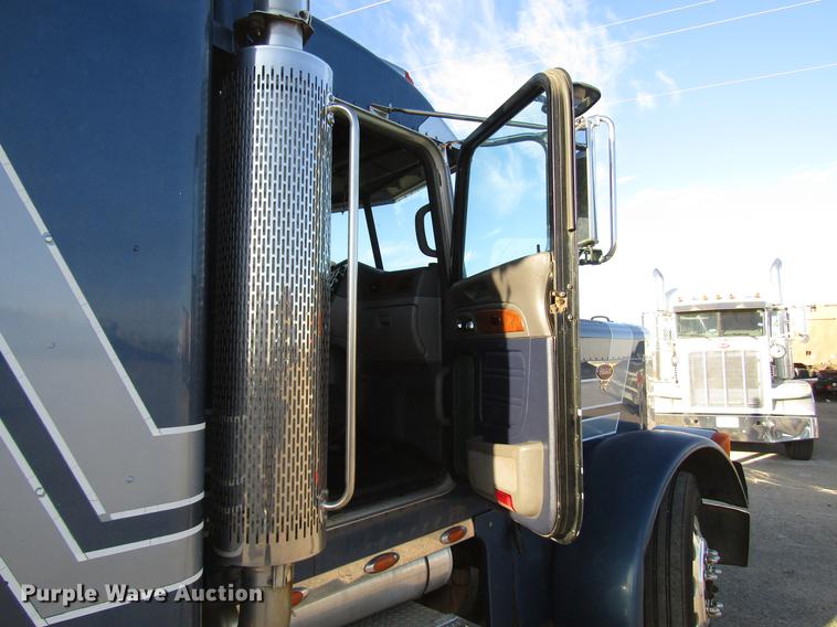 image for item DB6784 2007 Peterbilt 379 semi truck