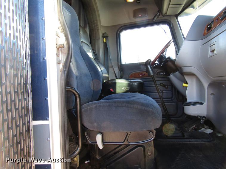 image for item DB6784 2007 Peterbilt 379 semi truck