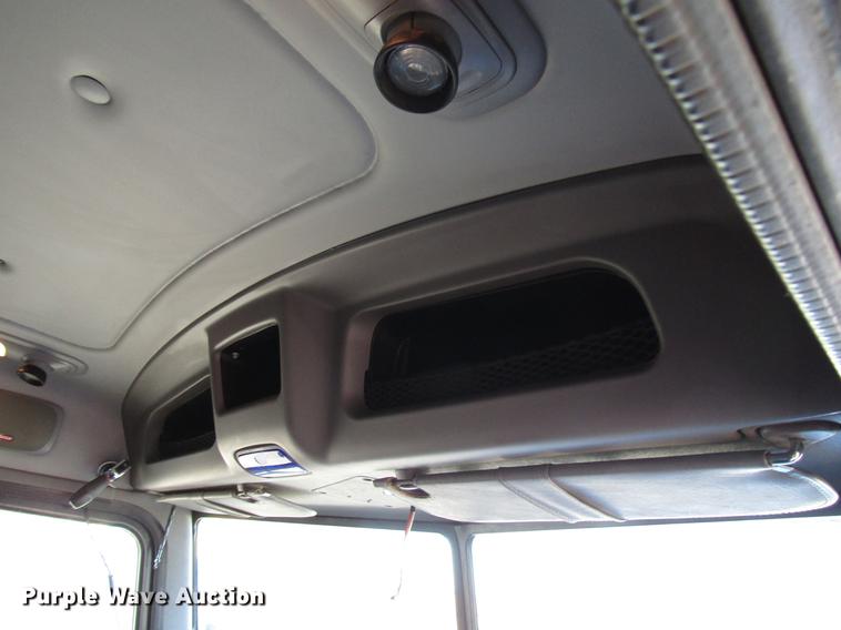 image for item DB6784 2007 Peterbilt 379 semi truck