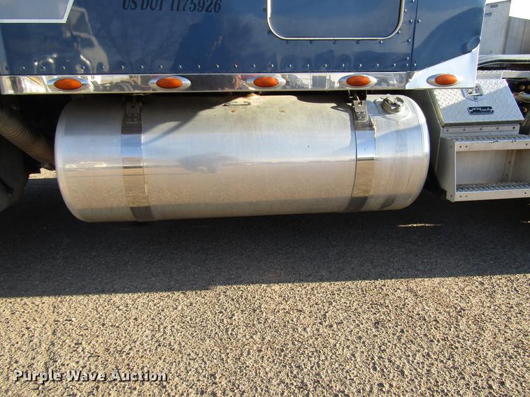 image for item DB6784 2007 Peterbilt 379 semi truck