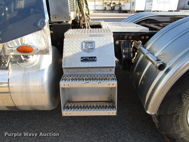 image for item DB6784 2007 Peterbilt 379 semi truck