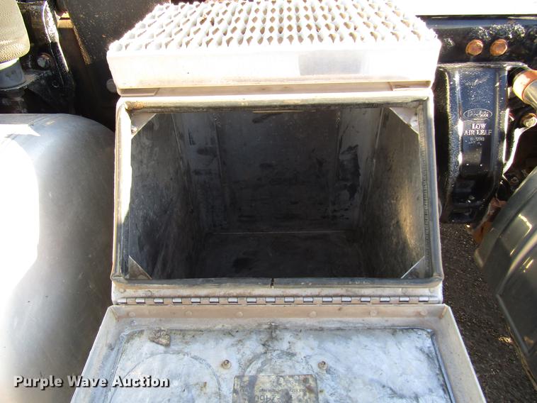 image for item DB6784 2007 Peterbilt 379 semi truck