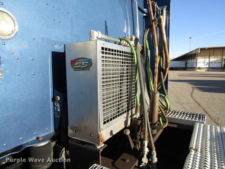 image for item DB6784 2007 Peterbilt 379 semi truck