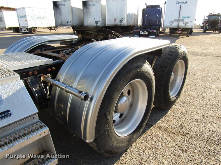 image for item DB6784 2007 Peterbilt 379 semi truck