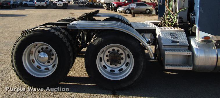 image for item DB6784 2007 Peterbilt 379 semi truck