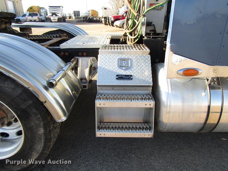 image for item DB6784 2007 Peterbilt 379 semi truck