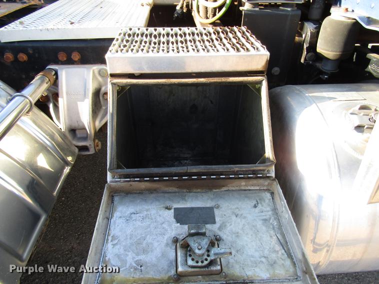 image for item DB6784 2007 Peterbilt 379 semi truck