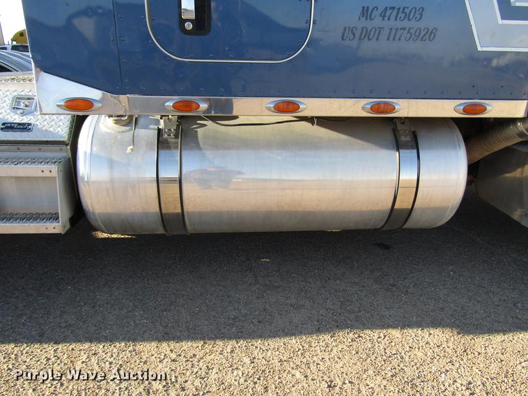 image for item DB6784 2007 Peterbilt 379 semi truck