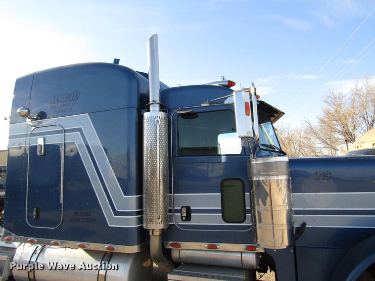 image for item DB6784 2007 Peterbilt 379 semi truck