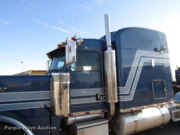 image for item DB6784 2007 Peterbilt 379 semi truck