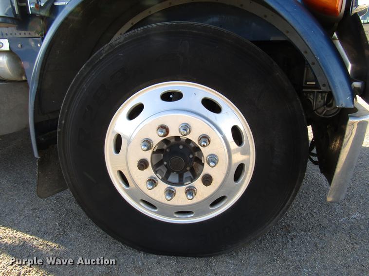 image for item DB6784 2007 Peterbilt 379 semi truck