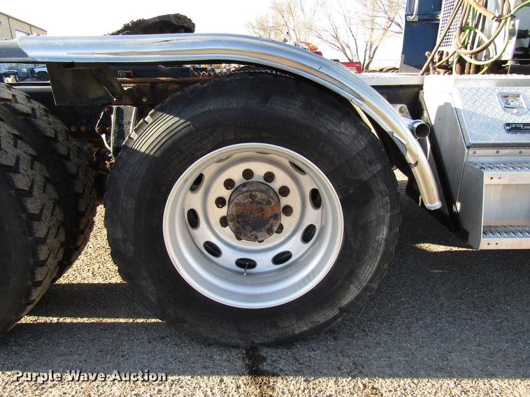 image for item DB6784 2007 Peterbilt 379 semi truck