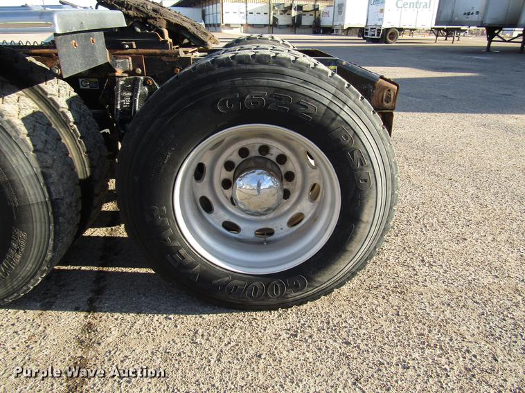 image for item DB6784 2007 Peterbilt 379 semi truck