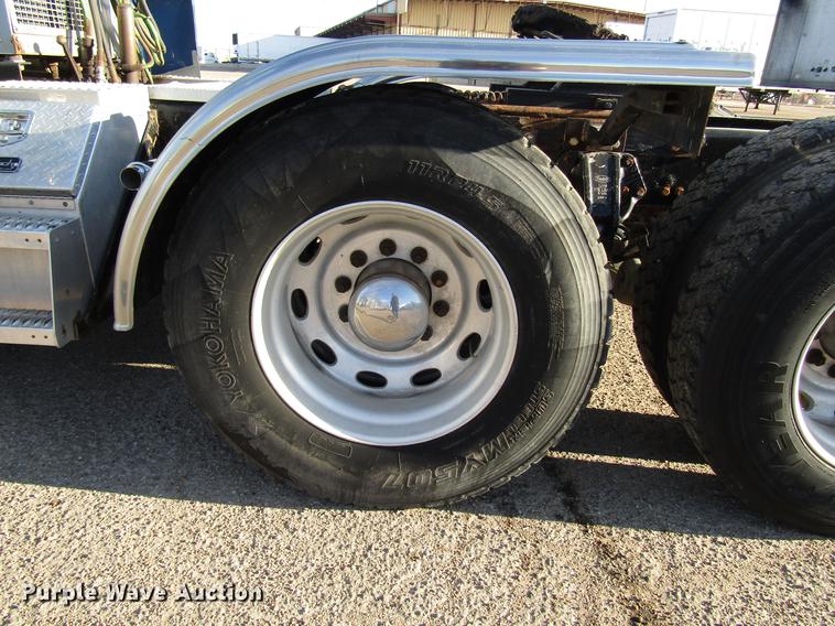 image for item DB6784 2007 Peterbilt 379 semi truck