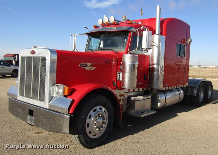 image for item DB6785 2006 Peterbilt 379 semi truck