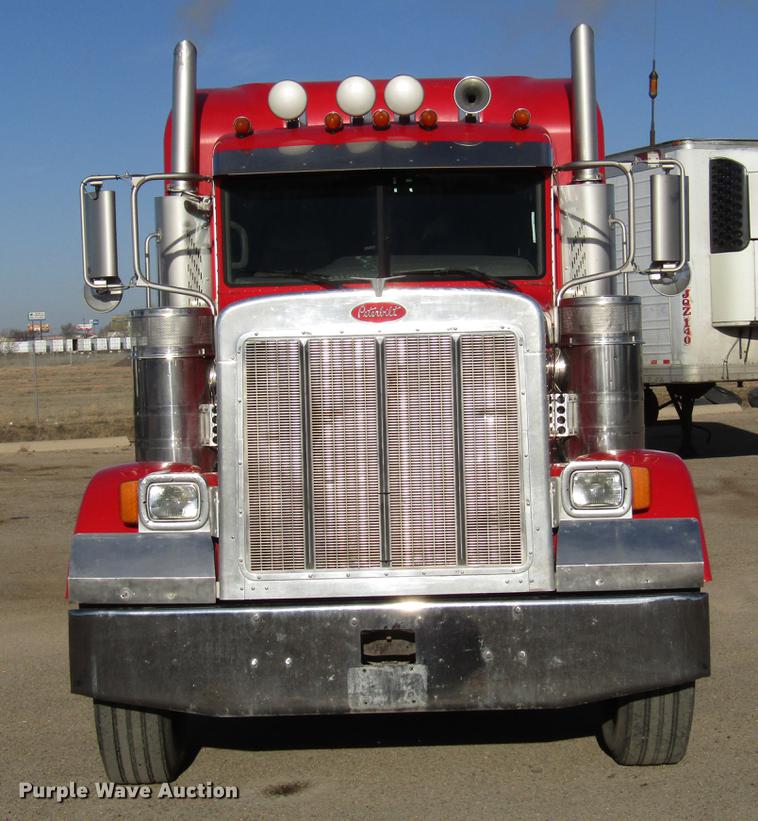 image for item DB6785 2006 Peterbilt 379 semi truck