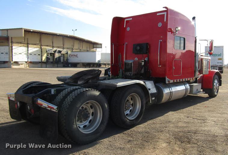 image for item DB6785 2006 Peterbilt 379 semi truck