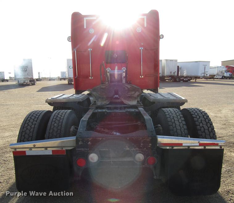 image for item DB6785 2006 Peterbilt 379 semi truck