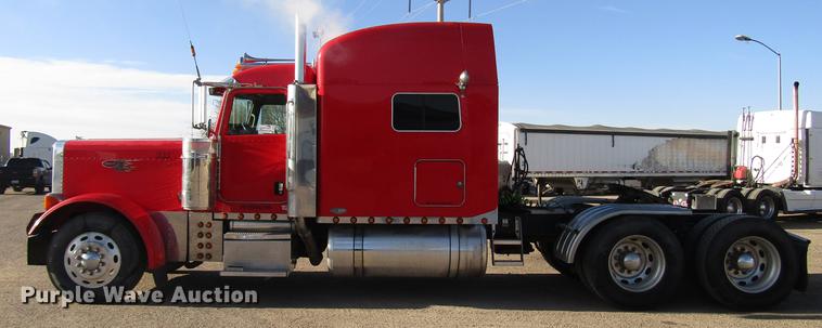 image for item DB6785 2006 Peterbilt 379 semi truck