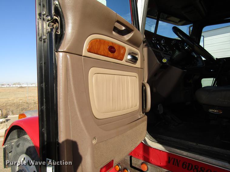 image for item DB6785 2006 Peterbilt 379 semi truck
