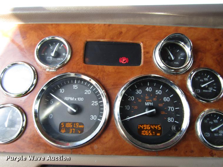 image for item DB6785 2006 Peterbilt 379 semi truck