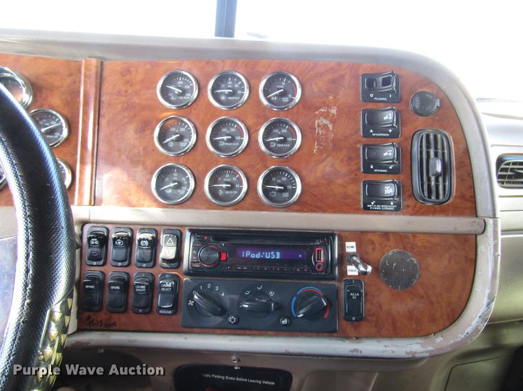 image for item DB6785 2006 Peterbilt 379 semi truck