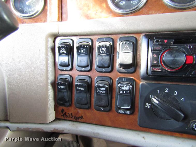 image for item DB6785 2006 Peterbilt 379 semi truck