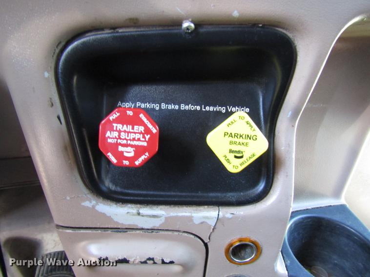 image for item DB6785 2006 Peterbilt 379 semi truck