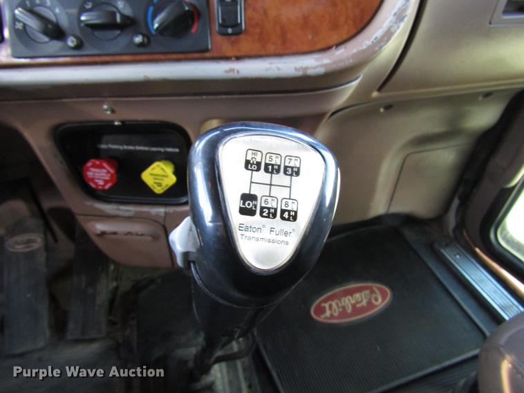 image for item DB6785 2006 Peterbilt 379 semi truck