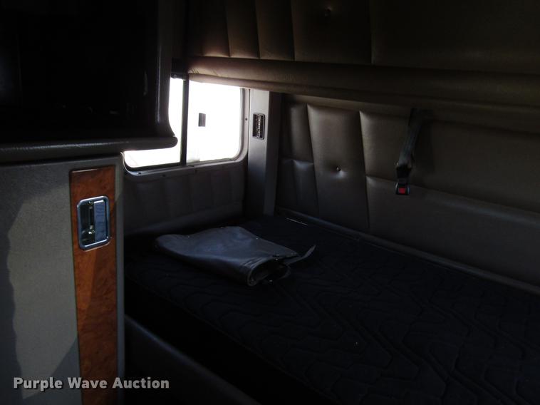 image for item DB6785 2006 Peterbilt 379 semi truck