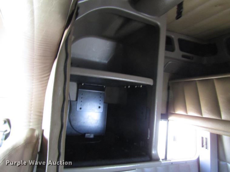 image for item DB6785 2006 Peterbilt 379 semi truck