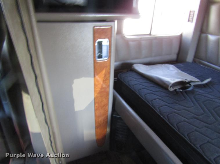 image for item DB6785 2006 Peterbilt 379 semi truck